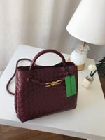 شنطة نسائية أنيقة