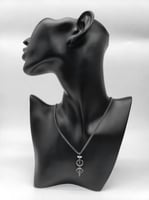 سلسال كارتير ذهبي مرصع بالزركون - مستوحى