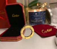 عقد كارتي فاخر مرصّع بالكريستال – تصميم أنيق وعصري