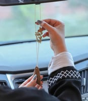 تعليقه سياره مع رئحة العود