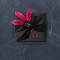 تغليف انيق مع زهور