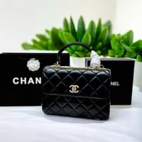 شانيل CC الصغيرة – أيقونة الأناقة الباريسية
