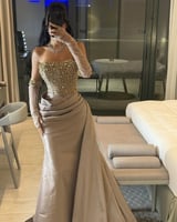 فستان موكا مطرز بتصميم فخم و قصة ملكية