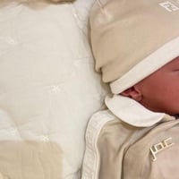 بروش اطفال محفور بالاسم وتاريخ لون فضي