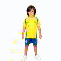 طقم مستوحى تصميمة من طقم نادي النصر الرسمي ولادي 2...