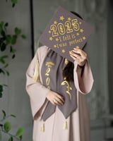 عبايات تخرج 2025 بتطريز ذهبي | إطلالة ملكية تناسب...