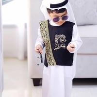 سديري بللون الأسود منقوشه ومطرزه بللون الذهبي