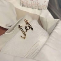 بروش اطفال بالاسم لون ذهبي