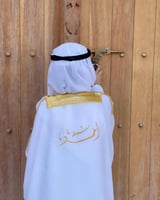 بشت ولادي ابيض مطرز بالاسم