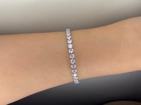 إسورة تنس فضي