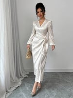 فستان مطبوع بزخارف الورود