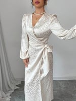 فستان مطبوع بزخارف الورود