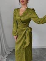 فستان مطبوع بزخارف الورود