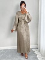 فستان حريري ناعم