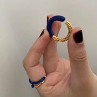 خاتم نسائي بالأزرق والذهبي بتصميم عصري مفتوح – لمس...