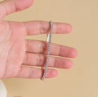 سوارة تنس النسائية المرصعة بفصوص لامعة