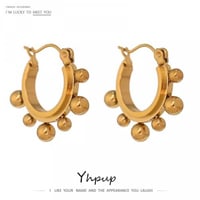 أقراط ذهبية دائرية