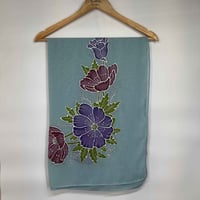 طرحة شيفون سماوي - أزهار الخزامى - مرسومة يدوياً