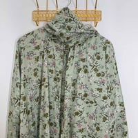 سُكون الزهر – شرشف صلاة بسحاب أمامي باللون الأخضر