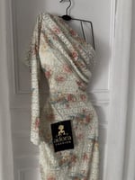 فستان سهره سكري مكشوف الكتب