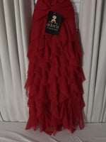 فستان سهره احمر مكشوف الاكتاف