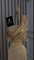 فستان سهرة ذهبي كتف مكشوف