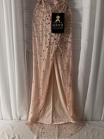 فستان سهره فصوص لحمي فتحه في الجنب