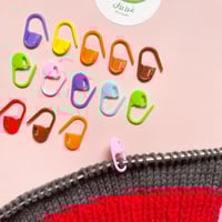 مشبك لتحديد علامات الحياكة