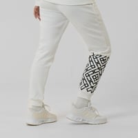 جوقرز نسائي - ابيض