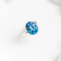 خاتم من حجر التوباز الغير معالج ( سويس توباز)