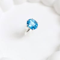 خاتم من حجر التوباز الغير معالج ( سويس توباز)