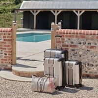 شنطة سفر ( S,M,L) ( تخصيص الحروف )