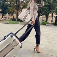 طقم شنطة يد L + شنطة سفر S ( تخصيص الحروف )