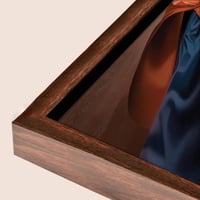 إطار بني