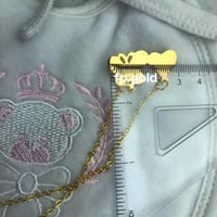 بروشين اسم مع قلب وفراشه