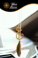 تعليقة بحرفين متداخلة بكِسرة العود