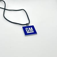 قلادة معلقة على مراه السيارة GM