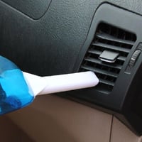 مكنسة كهربائية على ولاعة السيارة