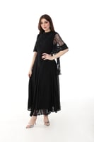 فستان أسود فخم بتفاصيل دانتيل