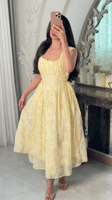 فستان العيد اصفر بنقشة ورد مطرزة