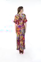 قفطان مشجّر ماكسي بطابع متعدد الألوان