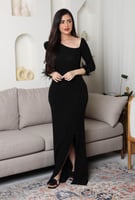 فستان طويل بطابع تشجير بارز