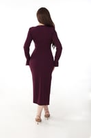 فستان موف غامق بقماش كريب يتمدد