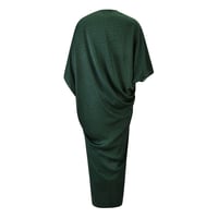 جلابية ستان خضراء زمردية بقصة واسعة