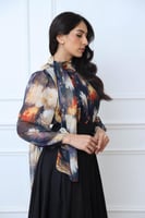 بلوزة شيفون بطابع ورود