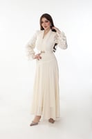 فستان بيج شيفون بتداخل دانتيل باكمام طويلة