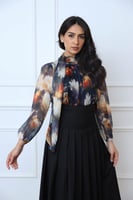 بلوزة شيفون بطابع ورود