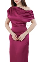 فستان ماكسي فوشيا بقصة أوف شولدر ودرابيه ناعم