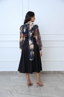 بلوزة شيفون بطابع ورود