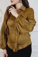 بلوزة بلون ذهبي زيتوني ساتان